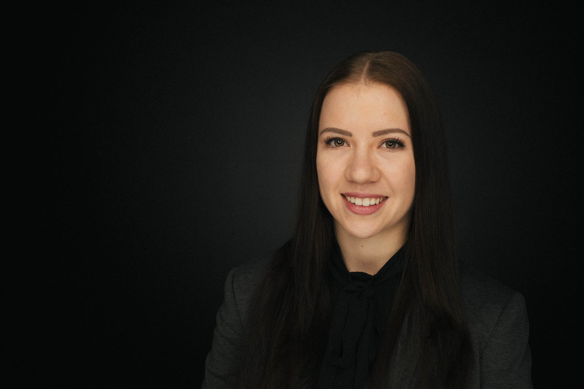 Export x3 Headshot  06265 Dez 01 2019 Headshots 2019  Miro Nicole Nadine 2